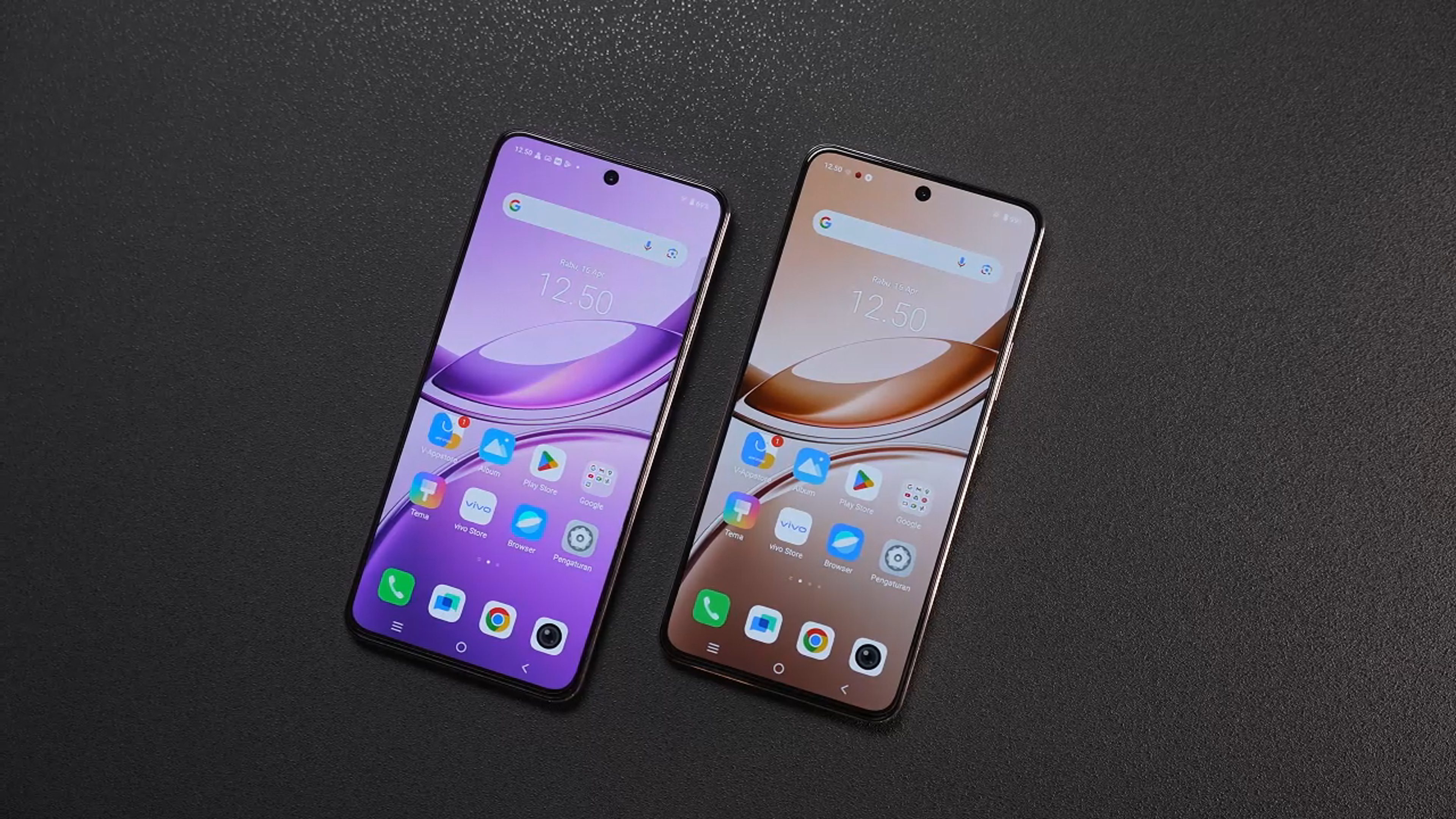 layar vivo v50 lite 4G (kiri) dan 5G (kanan)