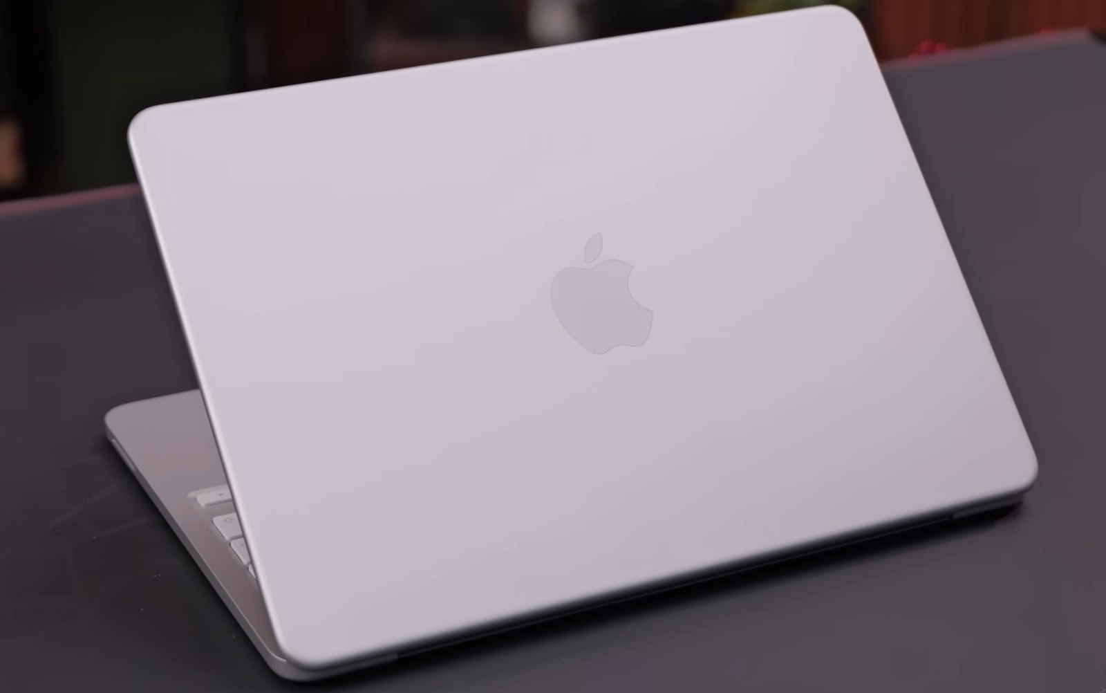 Apple MacBook Neo 2026 laptop tipis
